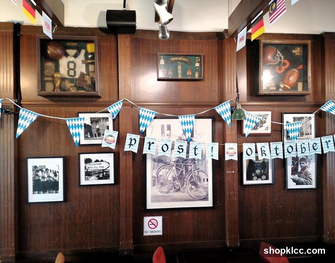 Bavarian Oktoberfest Party Decor