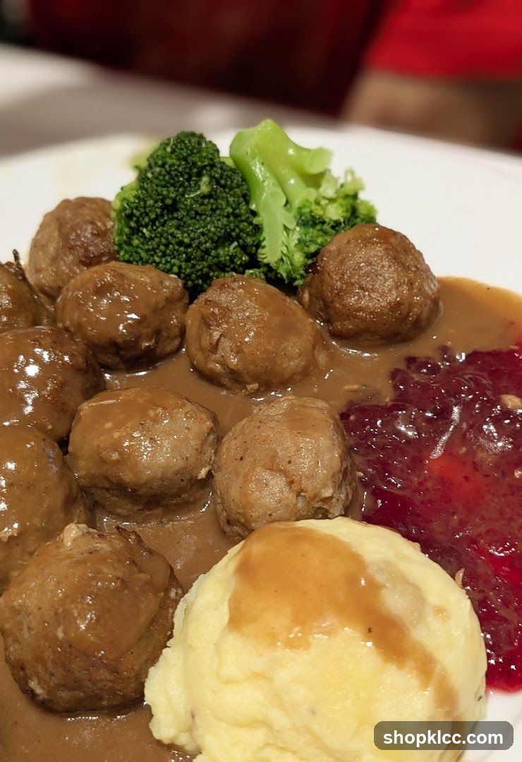 Meatballs with Mashed Potatoes and Broccoli