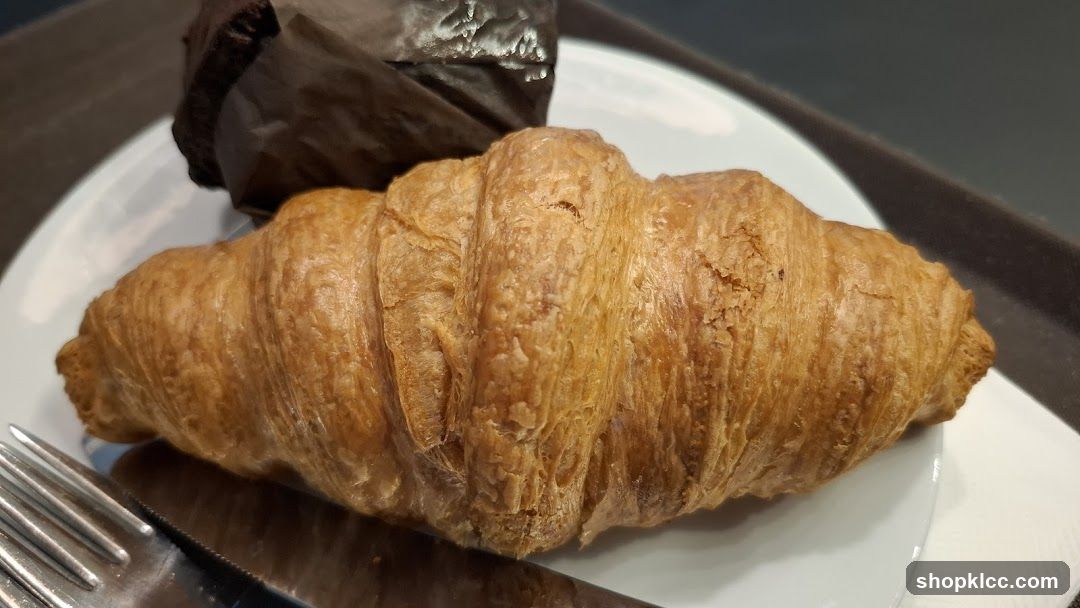 Croissant and Muffin