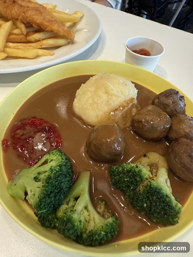 Meatballs with mashed potatoes and broccoli