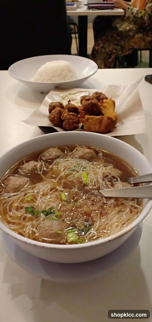 Noodle Soup and Fried Food