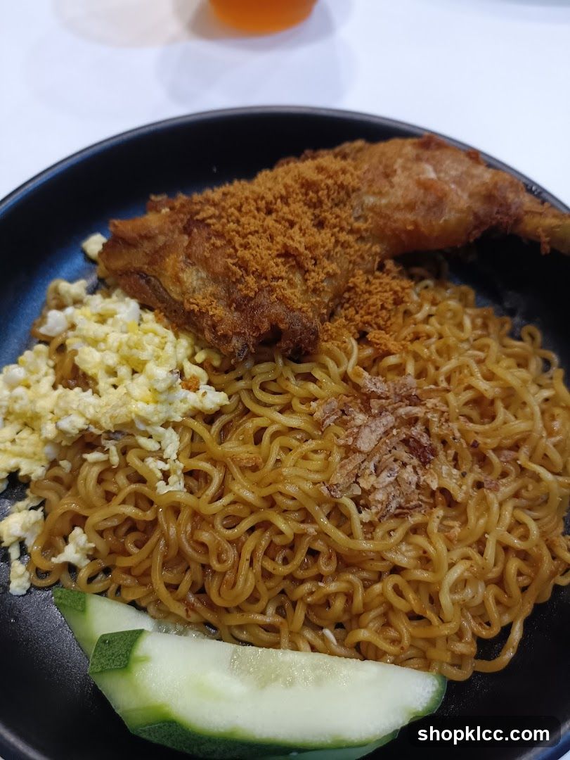 Noodles with Fried Chicken and Egg