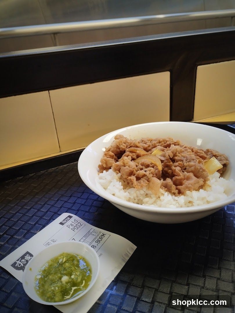 Beef bowl with rice and dipping sauce