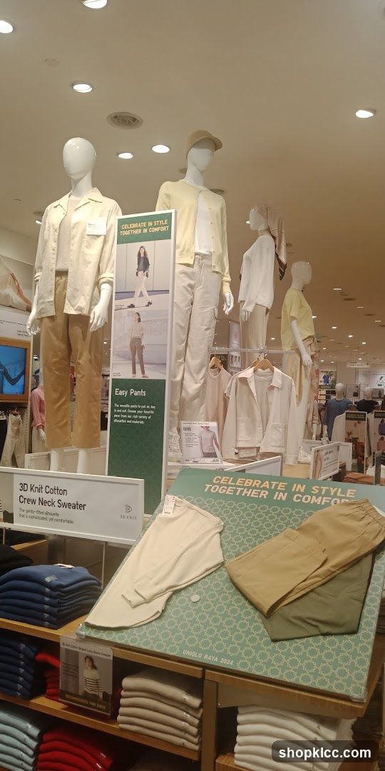 Uniqlo Store Interior Display