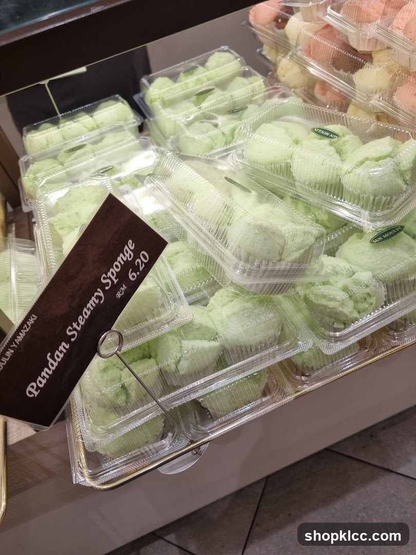 Pandan Steamy Sponge Display
