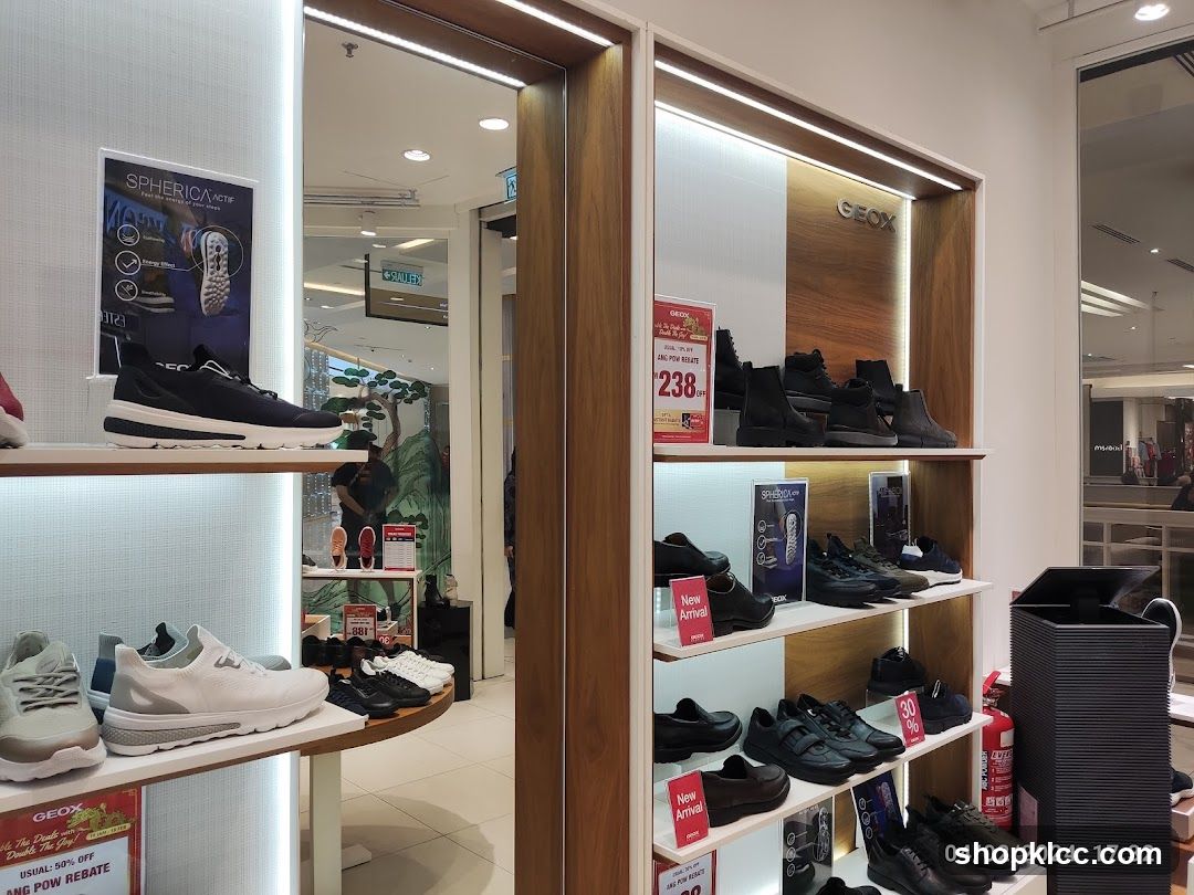 GEOX Shoe Store Display
