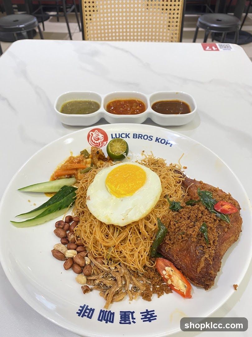 Fried Noodles with Fried Chicken