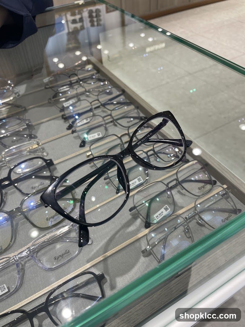 Eyeglasses Display