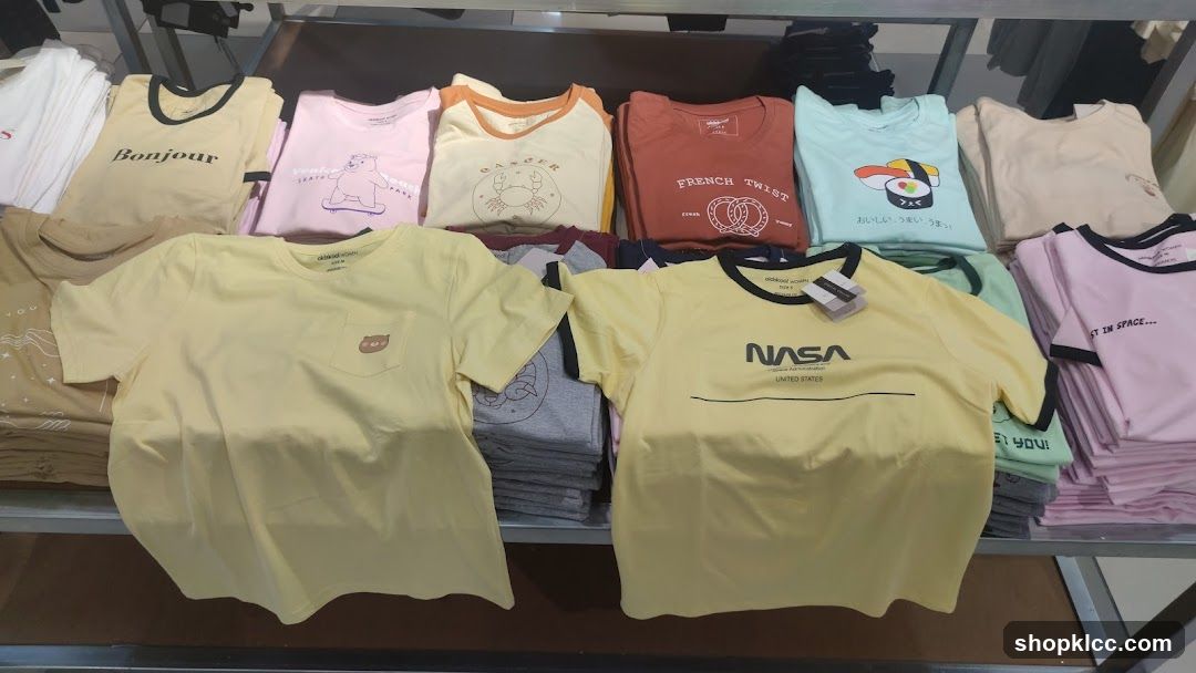 T-shirt Display Shelf