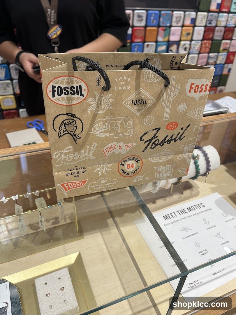 Fossil shopping bag and display