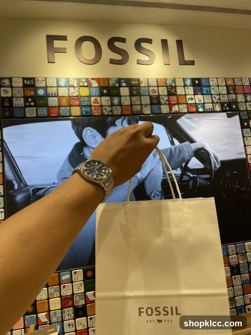 Fossil Store Display