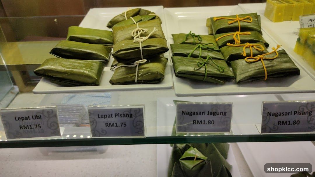 Desserts Wrapped in Banana Leaves