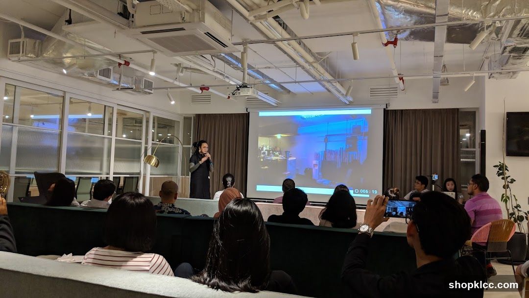 Presentation in a modern event space