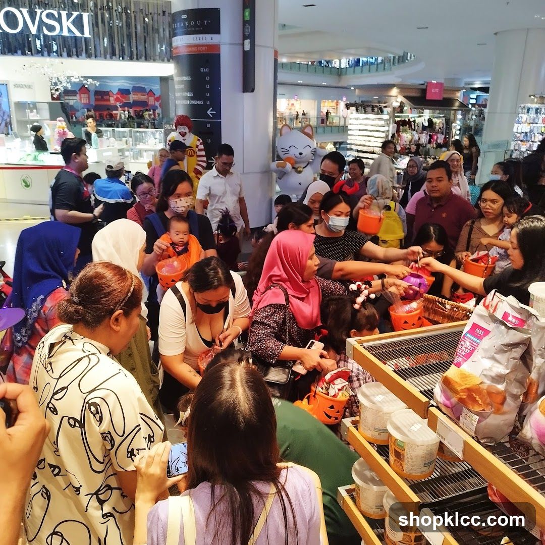 Crowd at a mall event