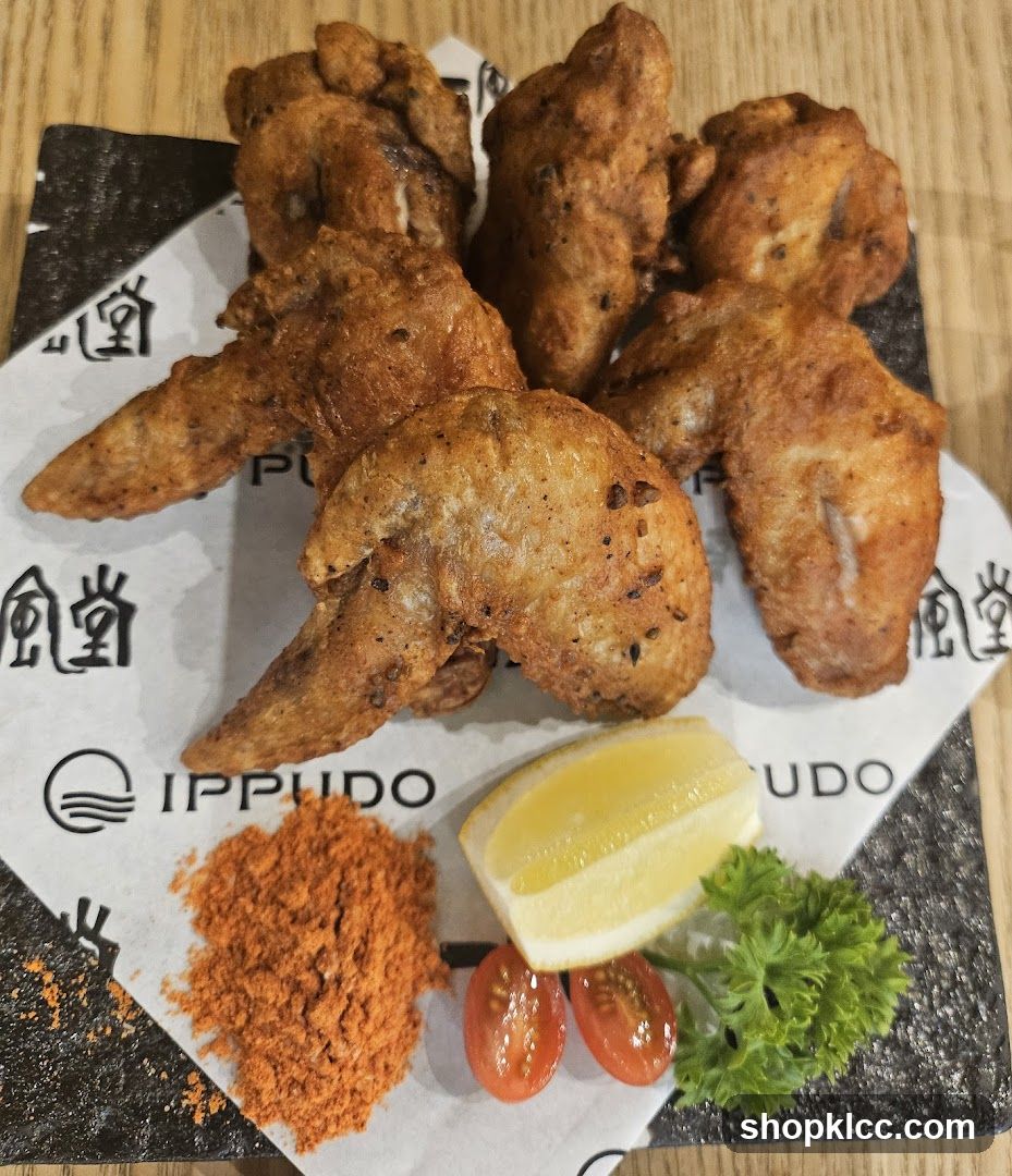 Fried Chicken Wings with Lemon and Spice