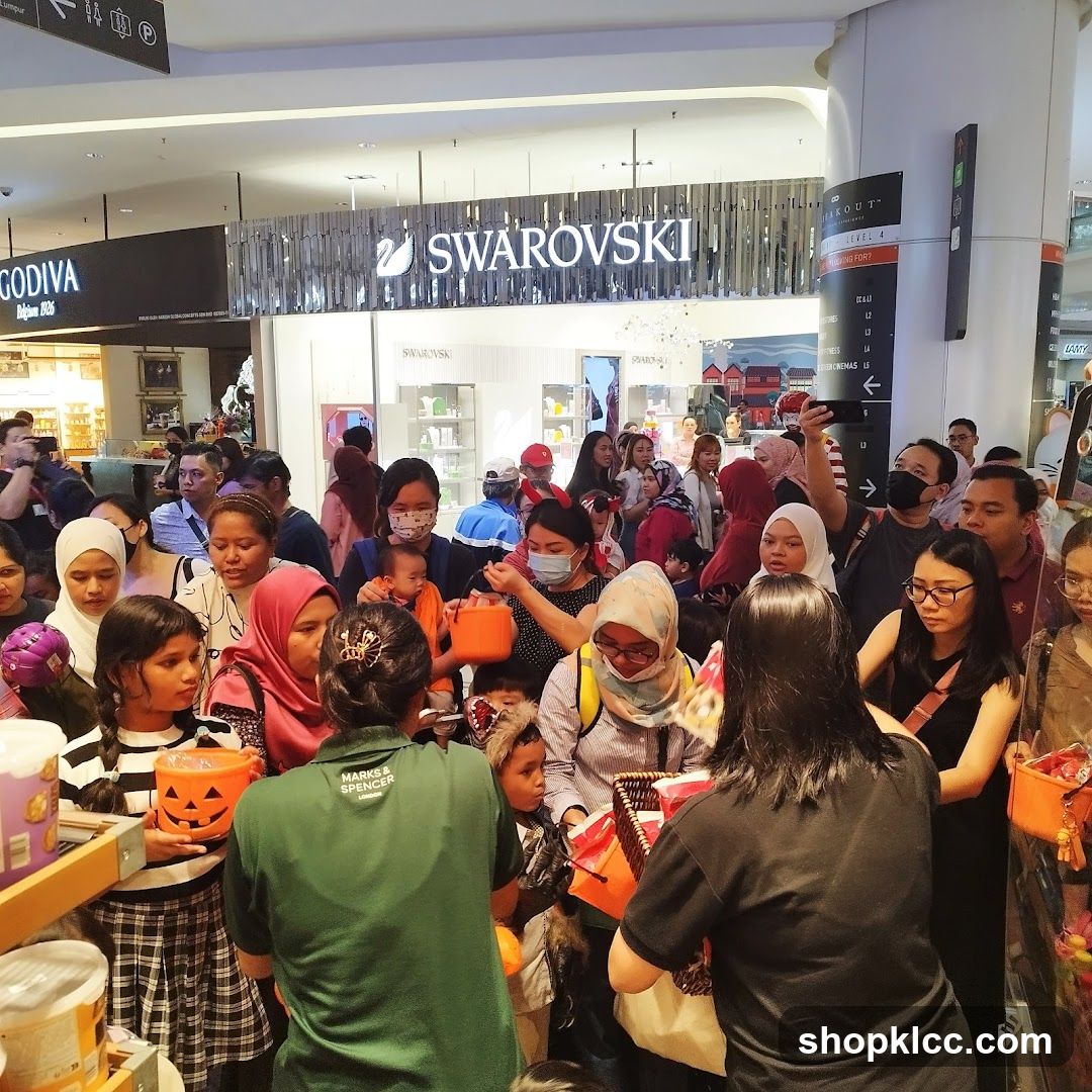 Crowd at Swarovski Store