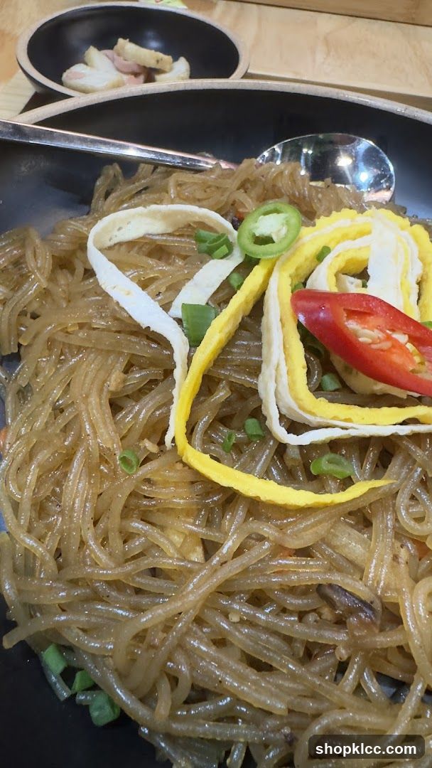 Stir-fried Glass Noodles with Egg and Chili