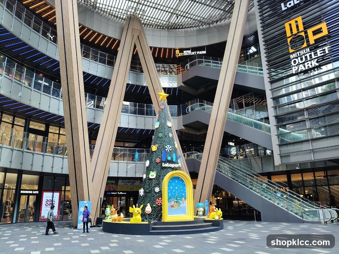 Mitsui Outlet Park Christmas Display