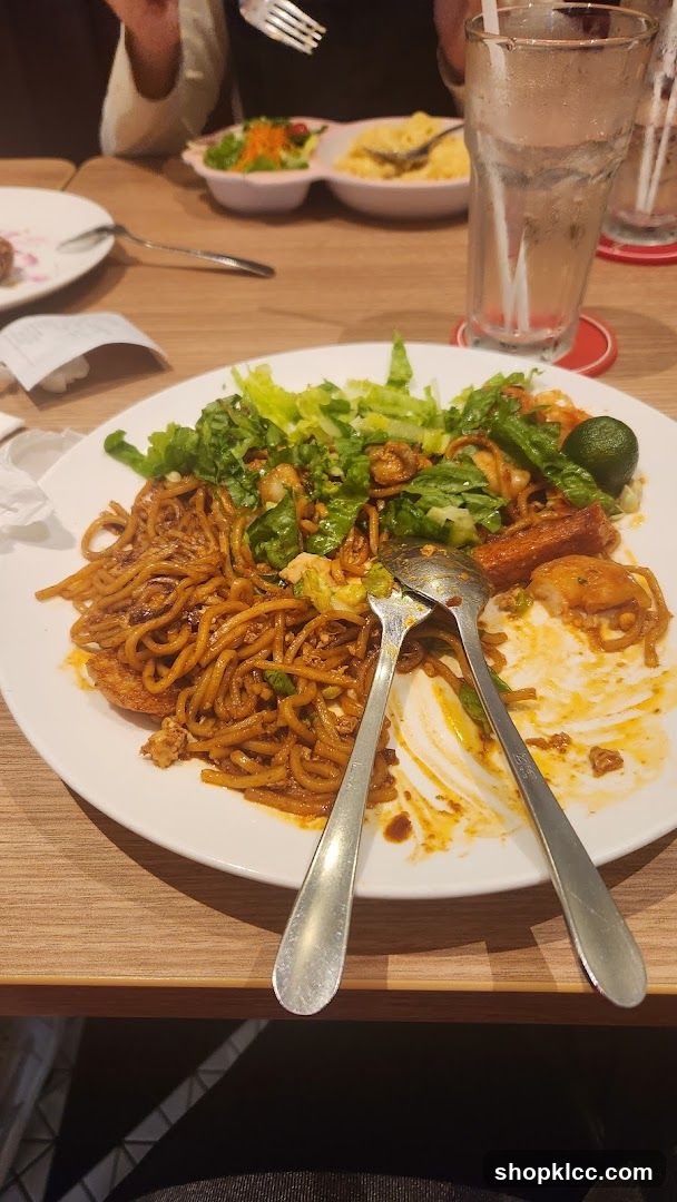 Noodles with Salad