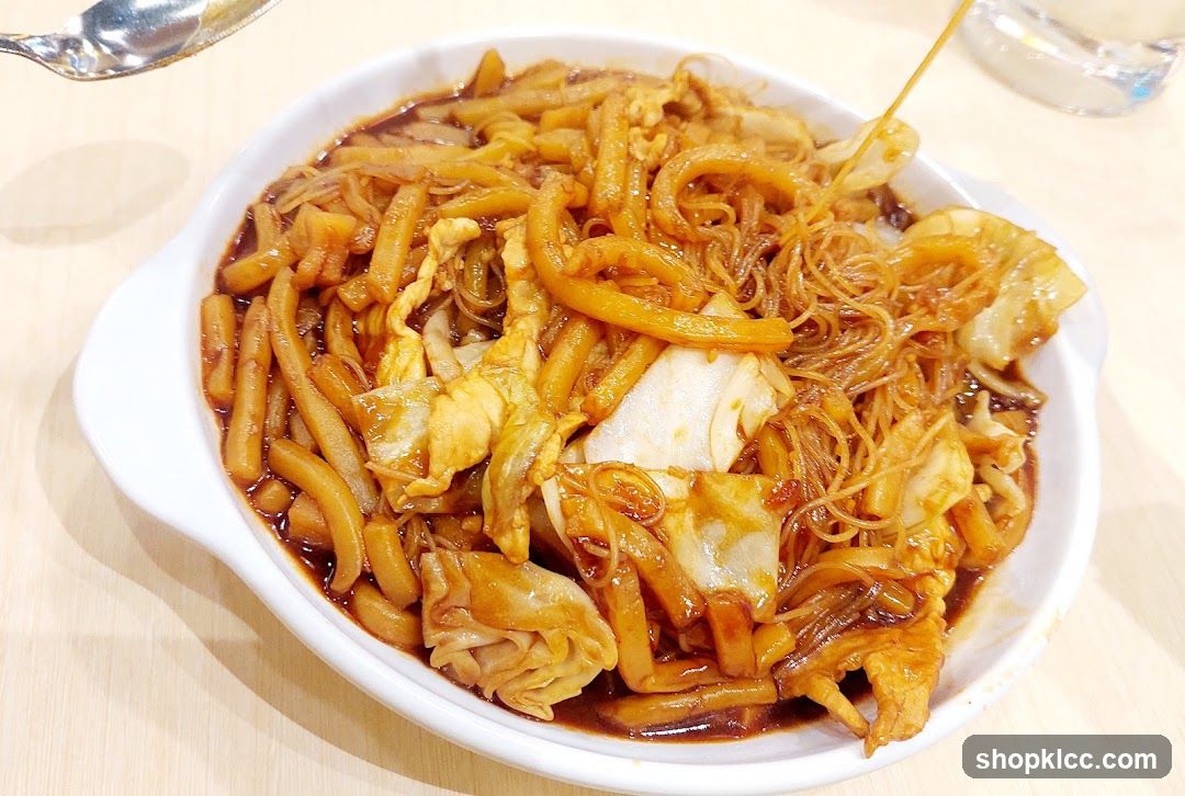 Noodles with Cabbage and Meat