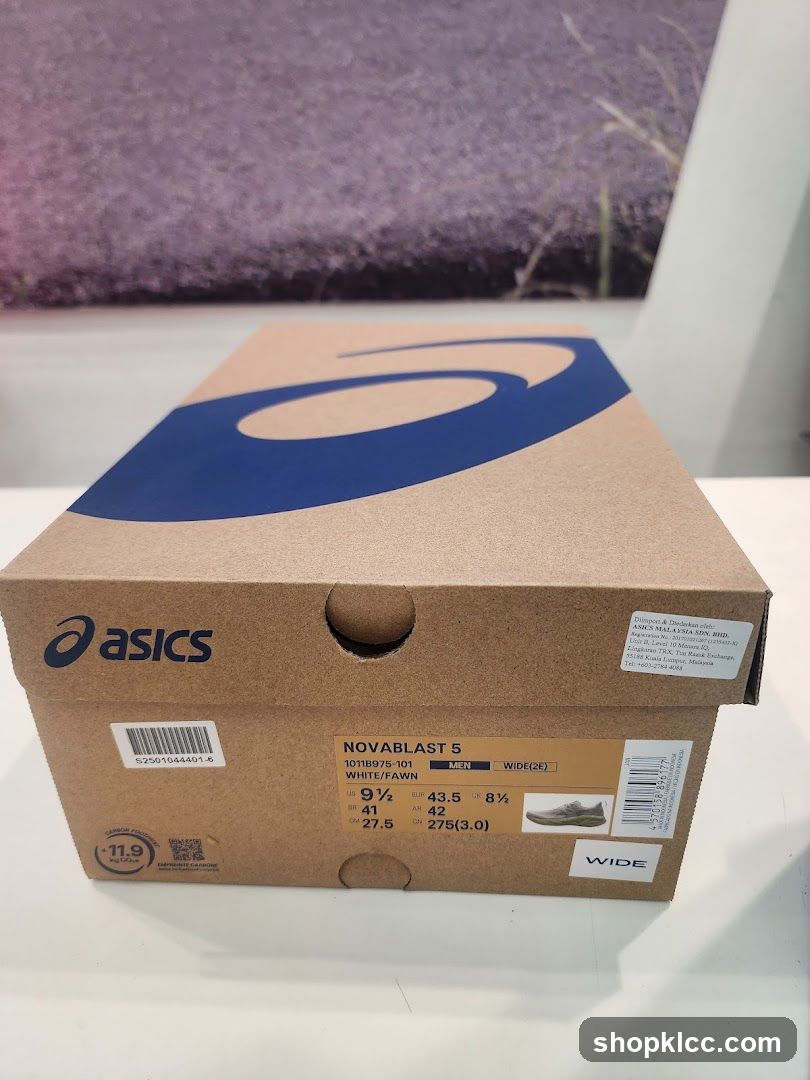 Asics Novablast 5 Shoe Box