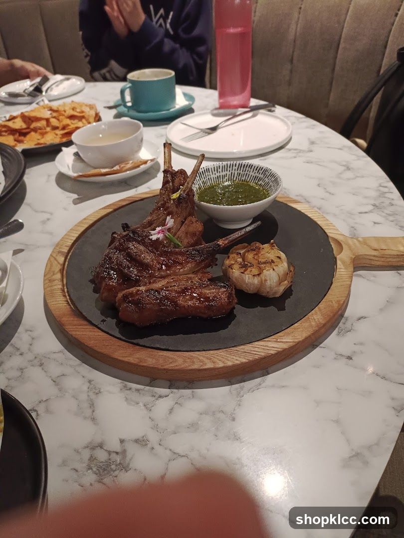 Lamb Chops with Garlic and Sauce