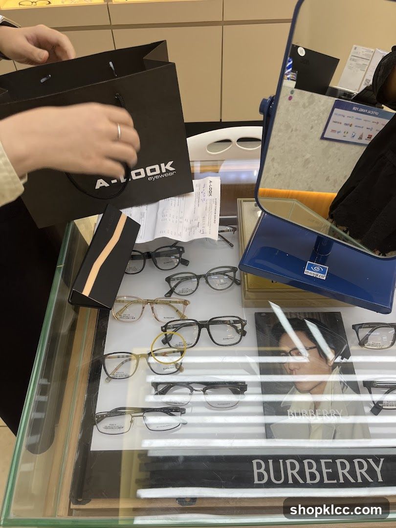 Eyeglasses Display