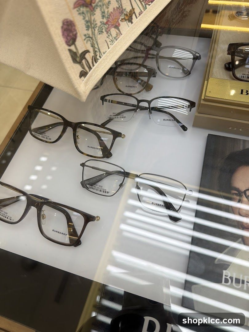 Eyeglasses Display
