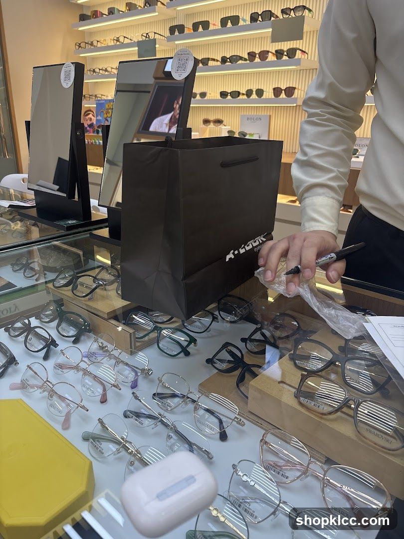 Eyeglasses Display