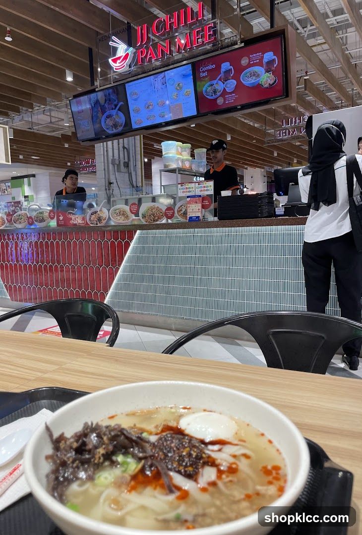 JJ CHILL PAN MEE Interior View