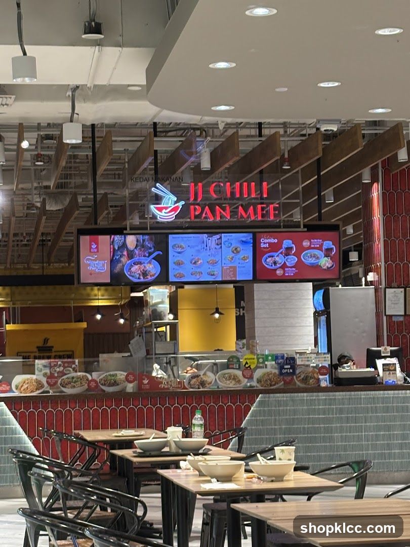 JJ CHILI PAN MEE Interior View