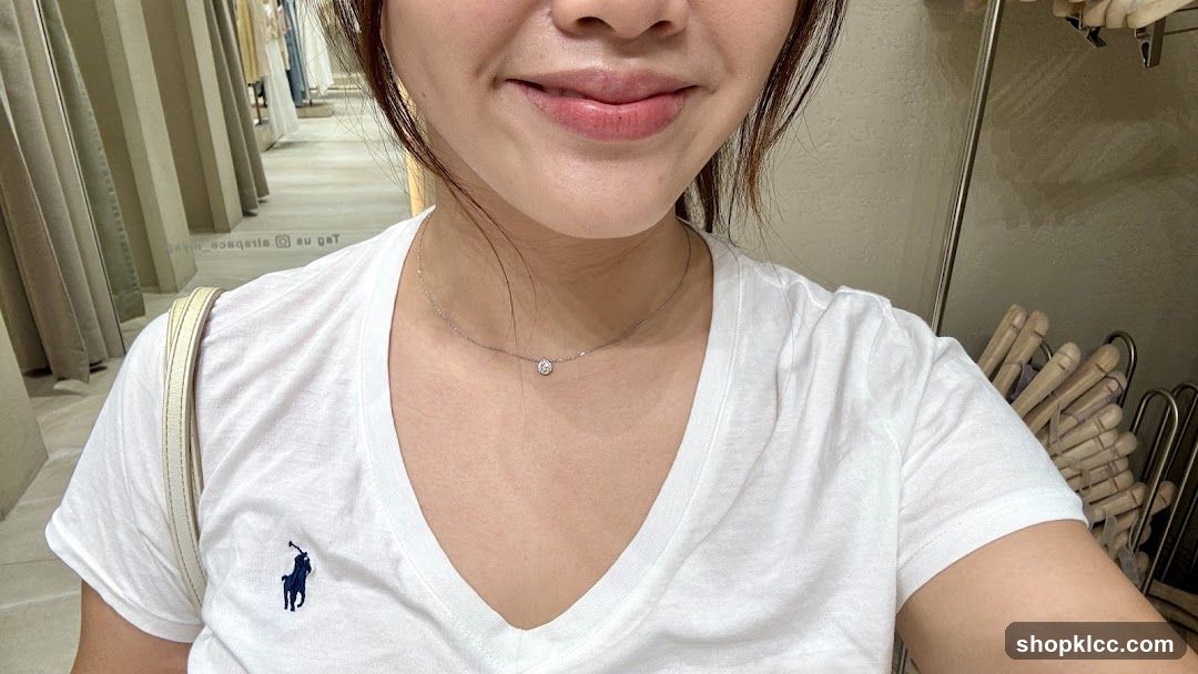 Woman wearing a white t-shirt with a necklace