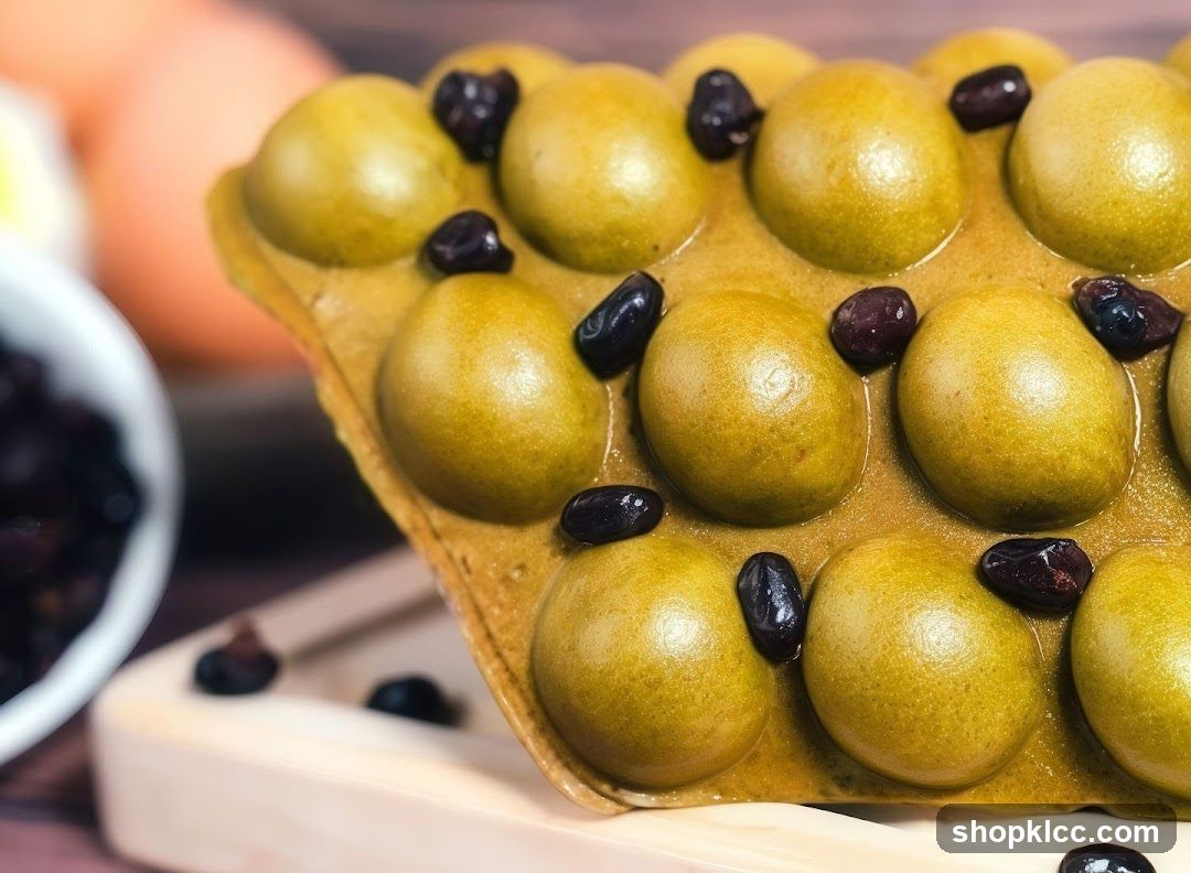 Matcha Bubble Waffle with Raisins