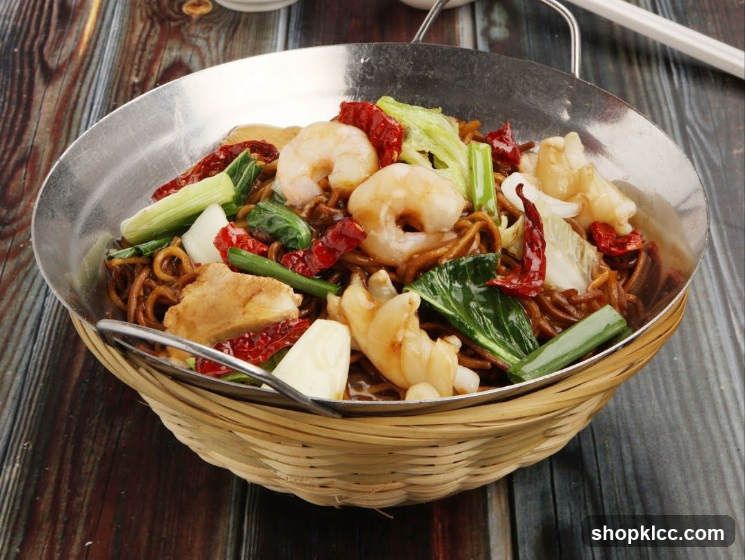 Stir-fried Noodles with Shrimp and Vegetables