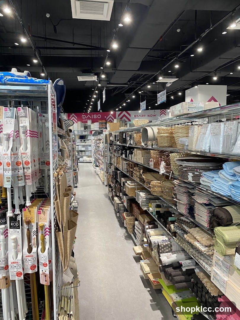 DAISO Interior Aisle View