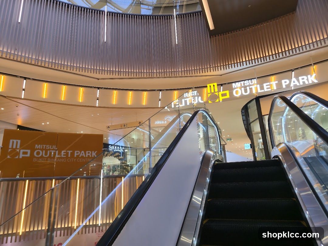 Mitsui Outlet Park Interior