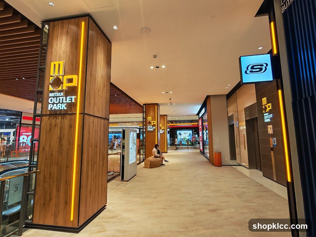 Mitsui Outlet Park Interior