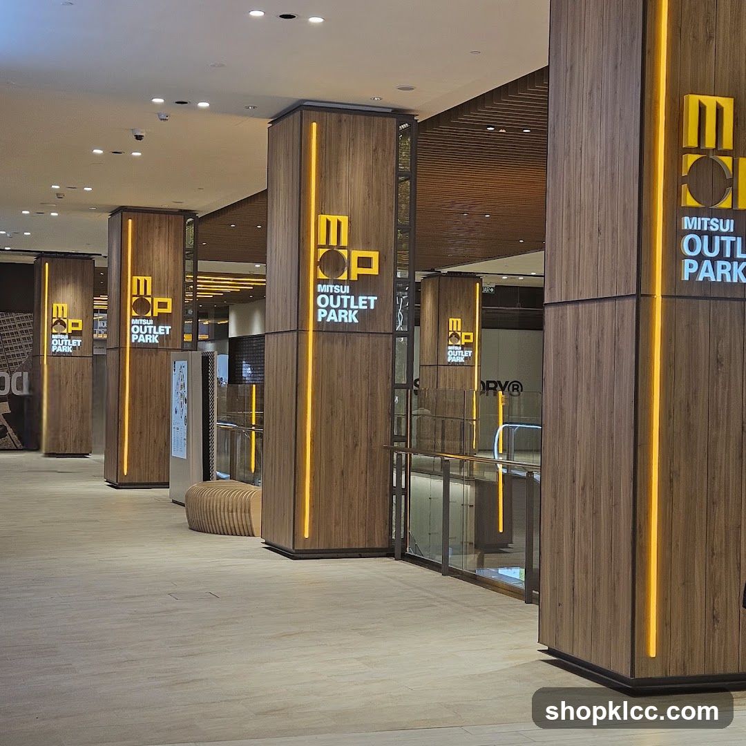 Mitsui Outlet Park Interior