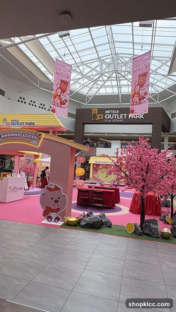 Mitsui Outlet Park Kuala Sepang Interior Display