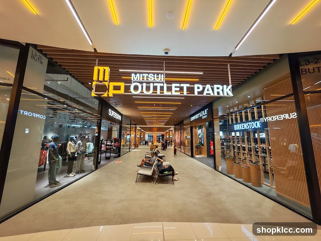 Mitsui Outlet Park Interior View
