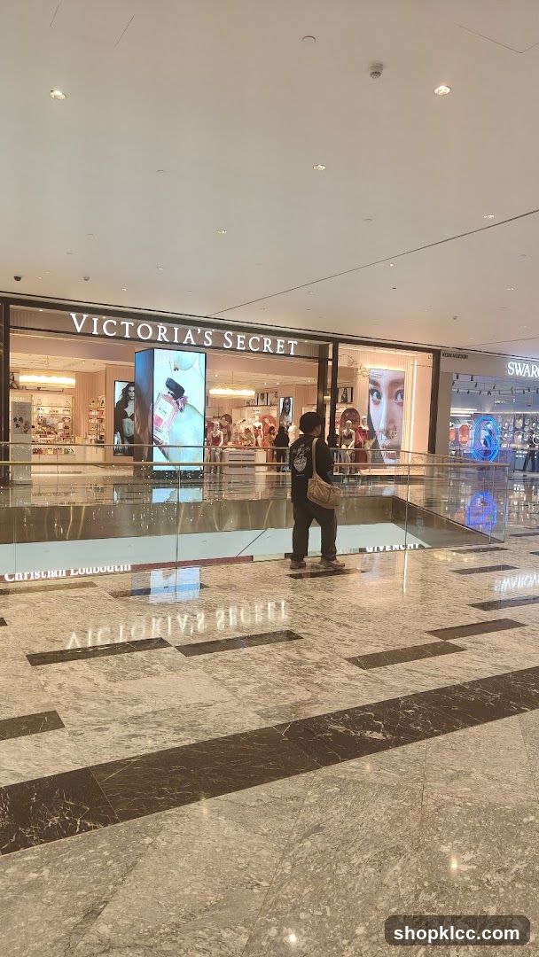 Benefit Cosmetics Boutique and BrowBar Lounge