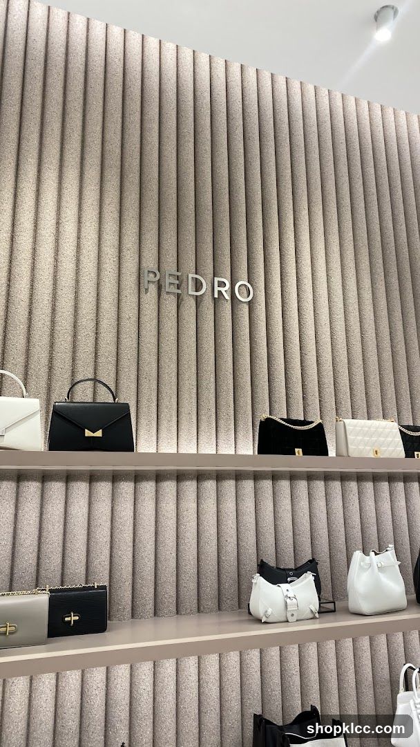 PEDRO Handbags Display