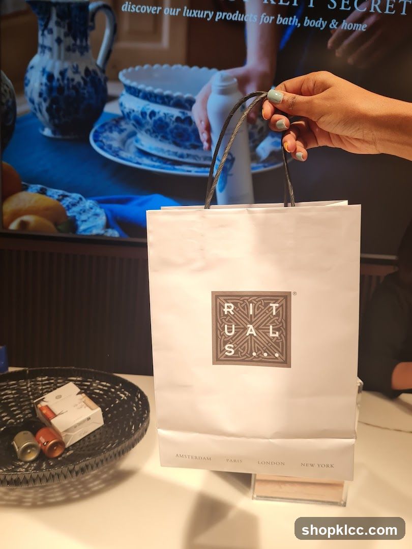 Shopping Bag with Rituals Logo
