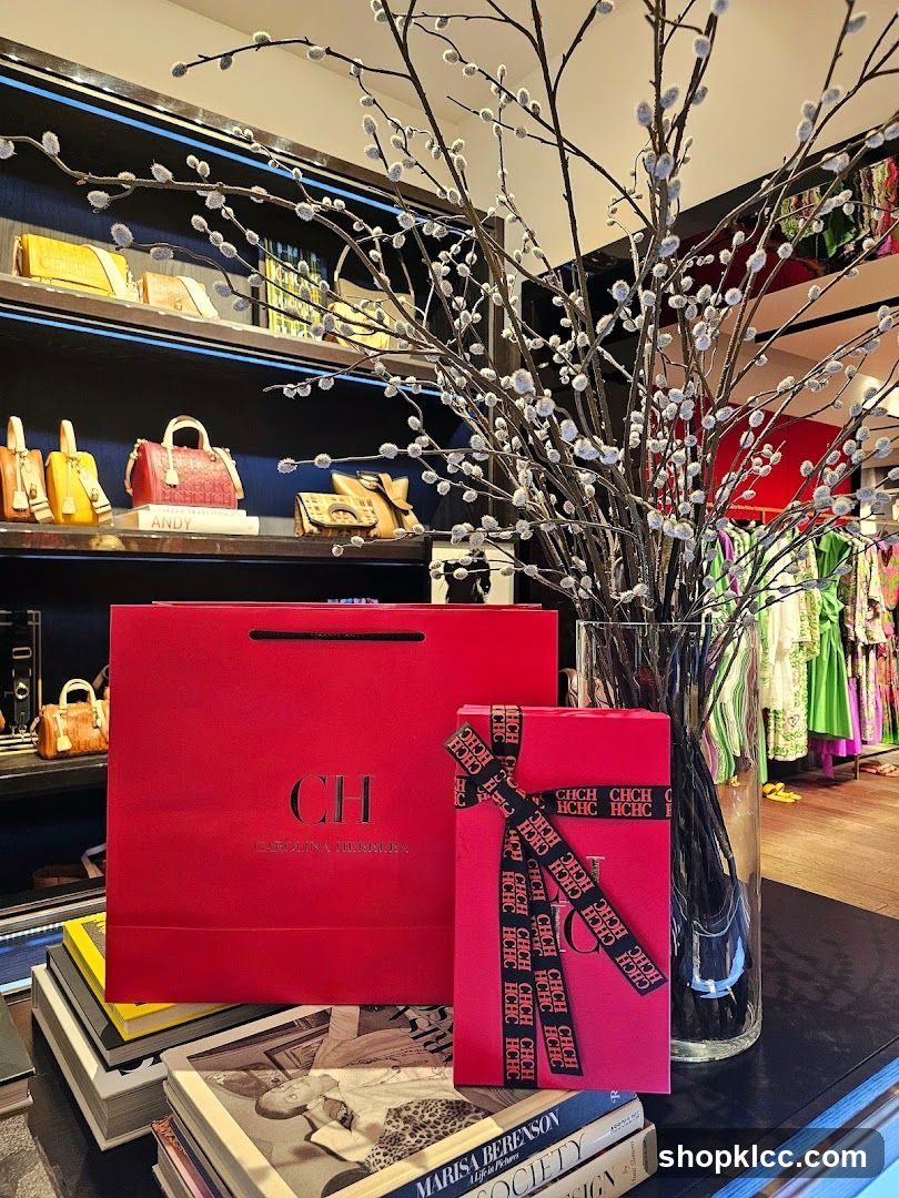CH Carolina Herrera Gift Display