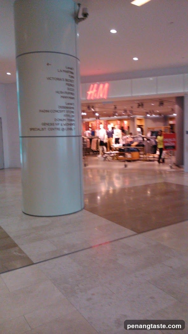 H&M Store Entrance