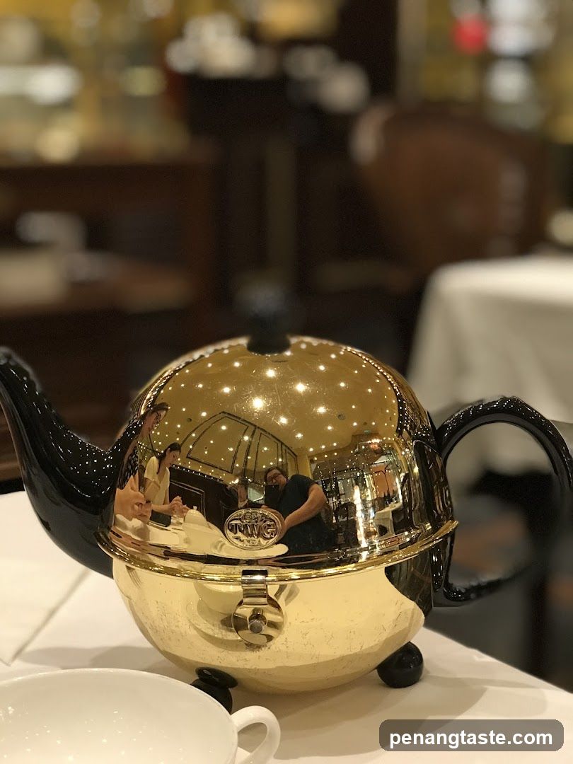 Reflective Teapot