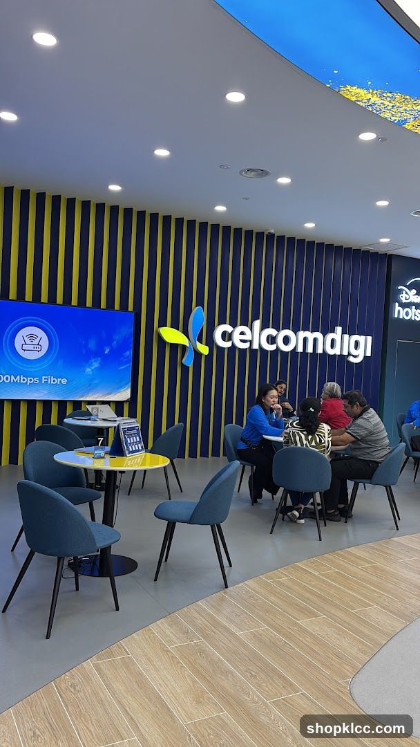 CelcomDigi Store Interior