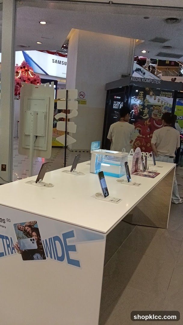 Electronics Store Display