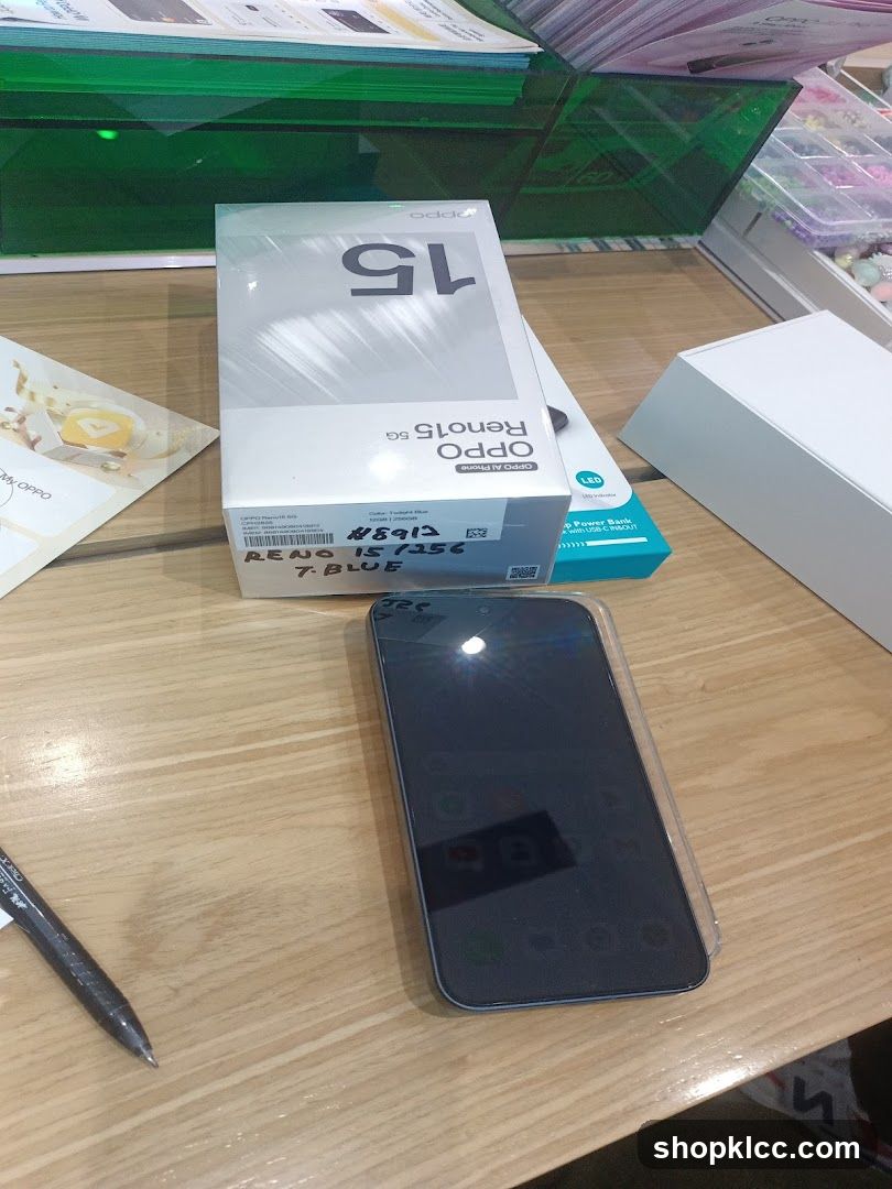 Oppo Reno 15 5G Box and Phone