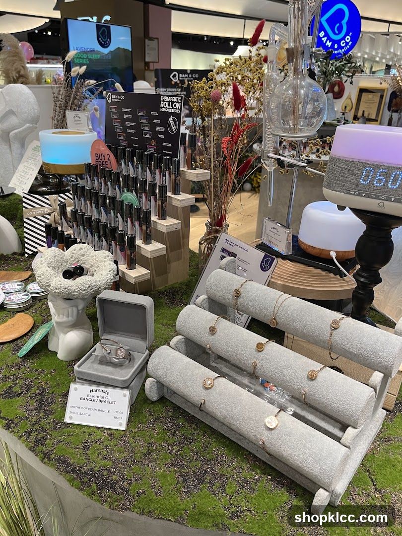 BAM & CO Display